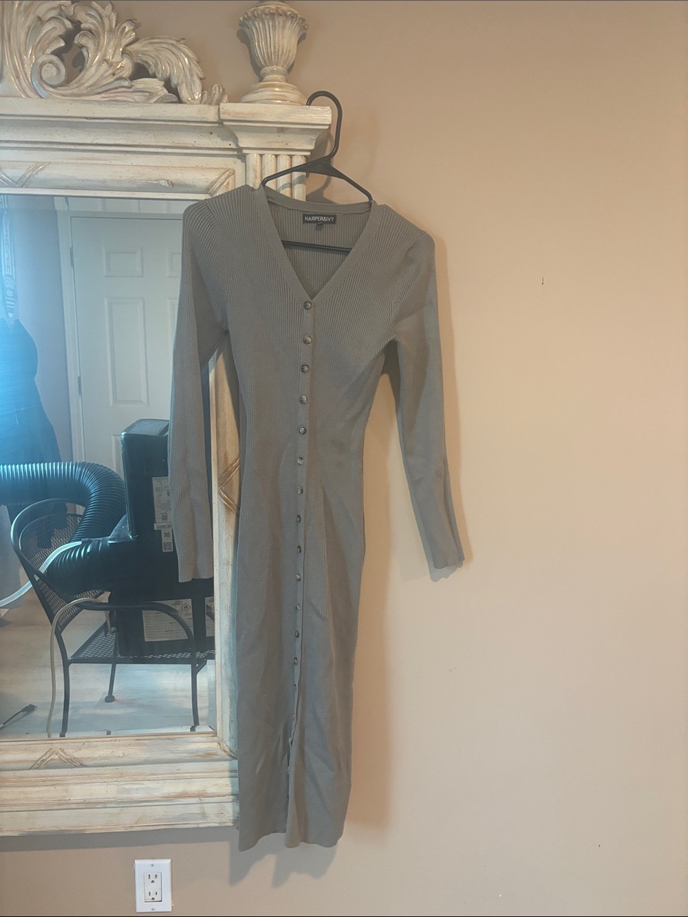 Harper@Ivy, from boutique. Gray Long-Sleeve Button-Front Ribbed Midi Dress
